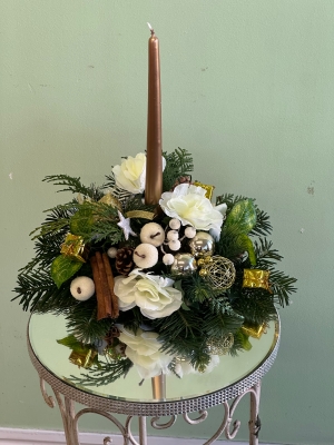 Mirrored Table Arragment